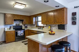 2656 W Sunnyview Rd, Appleton, WI 54914 - Photo 3