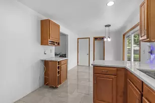 334 Westplain Dr, Green Bay, WI 54303 - Photo 11