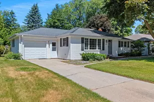 1430 Oak Ridge Dr, Green Bay, WI 54304 - Photo 3