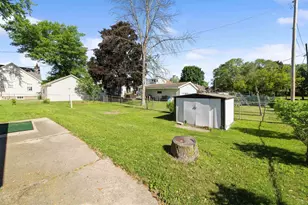 1024 W Hosmer St, Marinette, WI 54143 - Photo 3