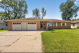 1688 Lilac Ln, Green Bay, WI 54302 - Photo 1