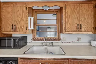 1688 Lilac Ln, Green Bay, WI 54302 - Photo 7