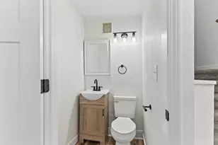 29 W Tennessee Ave, Oshkosh, WI 54901 - Photo 9
