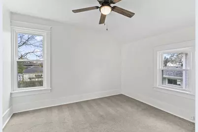 29 W Tennessee Avenue, Oshkosh, WI 54901 - Photo 11
