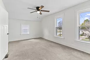 29 W Tennessee Ave, Oshkosh, WI 54901 - Photo 13