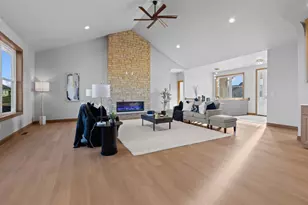266 E Sweetwater Way, Appleton, WI 54913 - Photo 9