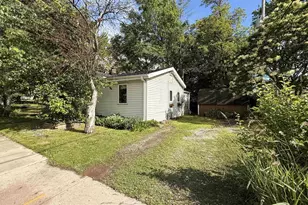 2056 Newberry Ave, Green Bay, WI 54302 - Photo 17