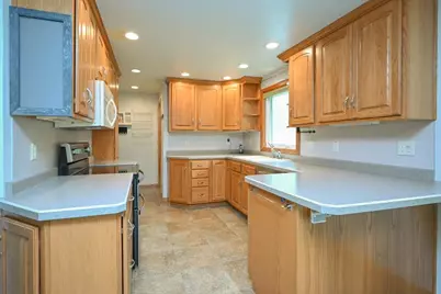 318 Westplain Drive, Green Bay, WI 54303 - Photo 7