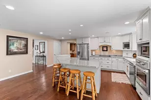 2447 Parkwood Dr, Green Bay, WI 54304 - Photo 11