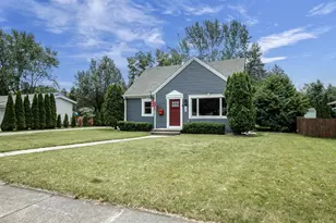 207 Crescent Dr, Neenah, WI 54956 - Photo 3