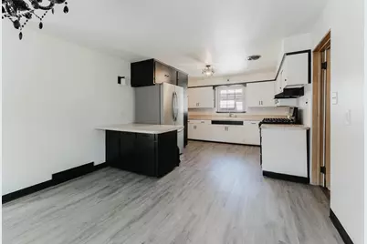 702 W 11th Avenue, Oshkosh, WI 54902 - Photo 5