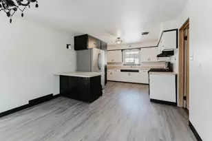 702 W 11th Ave, Oshkosh, WI 54902 - Photo 5