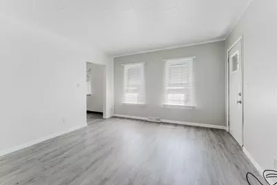 702 W 11th Avenue, Oshkosh, WI 54902 - Photo 3