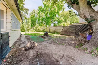 702 W 11th Avenue, Oshkosh, WI 54902 - Photo 19