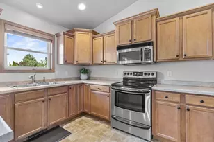 W6432 Rocky Mountain Dr, Greenville, WI 54942 - Photo 5