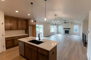 W5890 Edgewood Dr, Menasha, WI 54952 - Photo 11