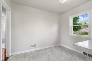 939 Sherry St, Neenah, WI 54956 - Photo 9