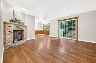 121 Alexander Dr, Neenah, WI 54956 - Photo 5