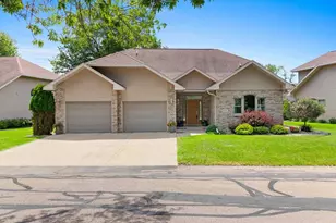 935 Brighton Dr, Menasha, WI 54952 - Photo 1