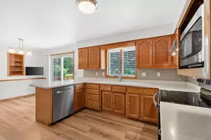 2615 W Sunnyview Cir, Appleton, WI 54914 - Photo 9