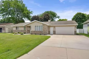 2615 W Sunnyview Cir, Appleton, WI 54914 - Photo 3
