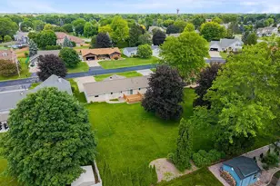 2615 W Sunnyview Cir, Appleton, WI 54914 - Photo 7