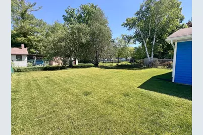 512 W 19th Avenue, Oshkosh, WI 54904 - Photo 3