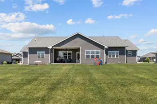 2157 Fox Pt Cir, De Pere, WI 54115 - Photo 11
