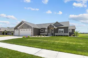 2157 Fox Pt Cir, De Pere, WI 54115 - Photo 5