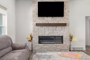 2157 Fox Pt Cir, De Pere, WI 54115 - Photo 17