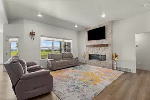 2157 Fox Pt Cir, De Pere, WI 54115 - Photo 19