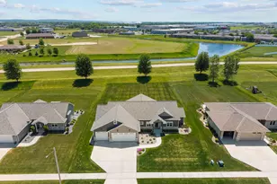 2157 Fox Pt Cir, De Pere, WI 54115 - Photo 3