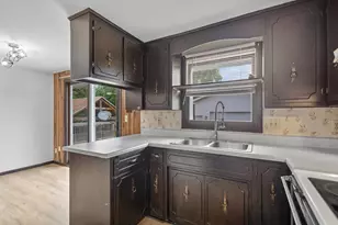 928 N 6th Ave, Sturgeon Bay, WI 54235 - Photo 9
