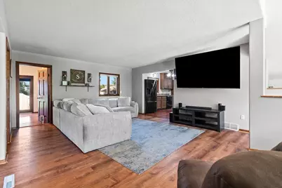 2100 Hillside Lane, Green Bay, WI 54302 - Photo 5