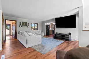 2100 Hillside Ln, Green Bay, WI 54302 - Photo 5
