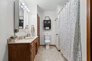 2100 Hillside Ln, Green Bay, WI 54302 - Photo 25