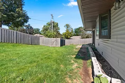 2100 Hillside Lane, Green Bay, WI 54302 - Photo 39
