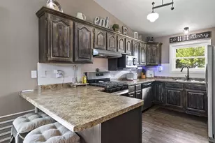 1329 S Franco Ct, De Pere, WI 54115 - Photo 9