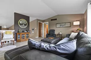 1329 S Franco Ct, De Pere, WI 54115 - Photo 15