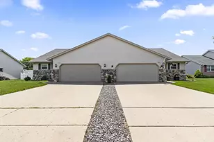 1329 S Franco Ct, De Pere, WI 54115 - Photo 3