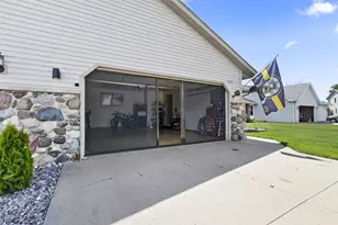 1329 S Franco Ct, De Pere, WI 54115 - Photo 37