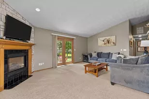 2071 Greengrove St, Kaukauna, WI 54130 - Photo 9