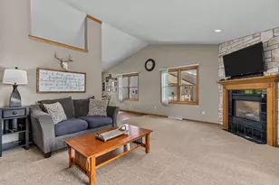 2071 Greengrove St, Kaukauna, WI 54130 - Photo 7