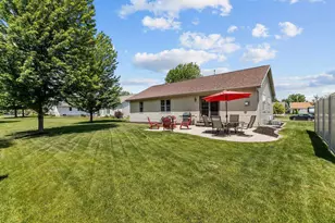 2071 Greengrove St, Kaukauna, WI 54130 - Photo 41