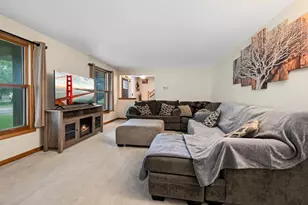 3634 Glenbrooke Ln, Green Bay, WI 54301 - Photo 9