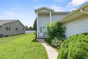 1633 W Weiland Ln, Appleton, WI 54914 - Photo 3