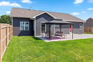 606 W 3rd St, Shawano, WI 54166 - Photo 43
