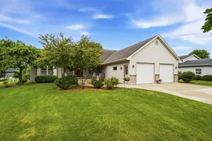1102 Carriage Cir, Fond du Lac, WI 54935 - Photo 31