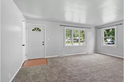 1634 Lilac Lane, Green Bay, WI 54302 - Photo 5