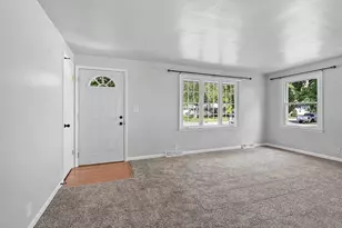 1634 Lilac Ln, Green Bay, WI 54302 - Photo 5